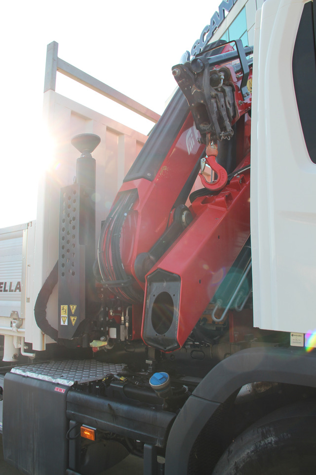 SCANIA P280 - Cassone Ribaltabile con gru retrocabina marca Ferrari mod. F7183C - Camion grue: photos 5 SCANIA P280 - Cassone Ribaltabile con gru retrocabina marca Ferrari mod. F7183C - Camion grue: photos 5
