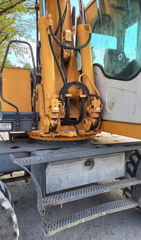 Liebherr A316 - Pelle sur pneus: photos 4 Liebherr A316 - Pelle sur pneus: photos 4