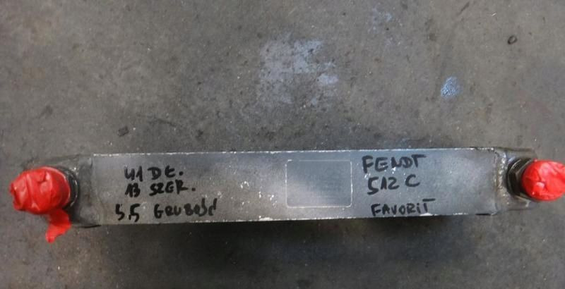 Fendt Favorit CHŁODNICZKA OLEJU - Radiateur d'huile: photos 2 Fendt Favorit CHŁODNICZKA OLEJU - Radiateur d'huile: photos 2