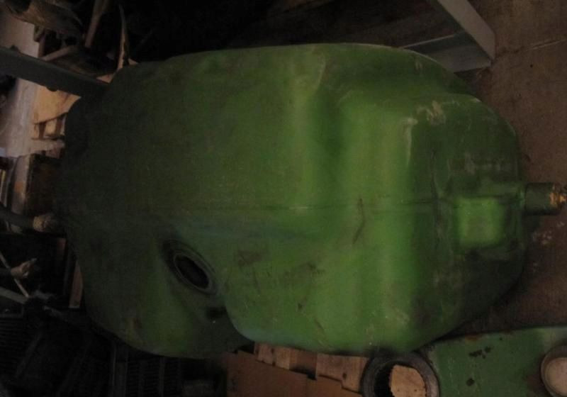 JOHN DEERE 2140 BAK ZBIORNIK PALIWA TANK - Réservoir de carburant pour Machine agricole: photos 1 JOHN DEERE 2140 BAK ZBIORNIK PALIWA TANK - Réservoir de carburant pour Machine agricole: photos 1