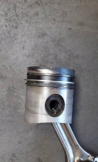 Liebherr D914 t tłok - Pistons/ Anneaux/ Manchons pour Camion: photos 1 Liebherr D914 t tłok - Pistons/ Anneaux/ Manchons pour Camion: photos 1