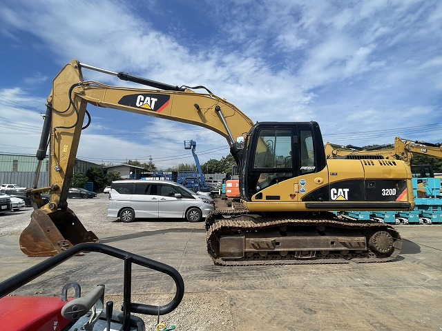 CAT 320D-E - Pelle sur chenille: photos 2 CAT 320D-E - Pelle sur chenille: photos 2