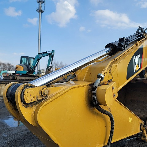 Pelle sur chenille CAT 320E-2: photos 16
