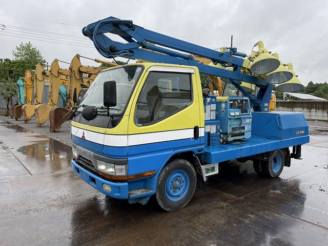 TADANO LS-106A - Mat d'éclairage, Camion: photos 1 TADANO LS-106A - Mat d'éclairage, Camion: photos 1