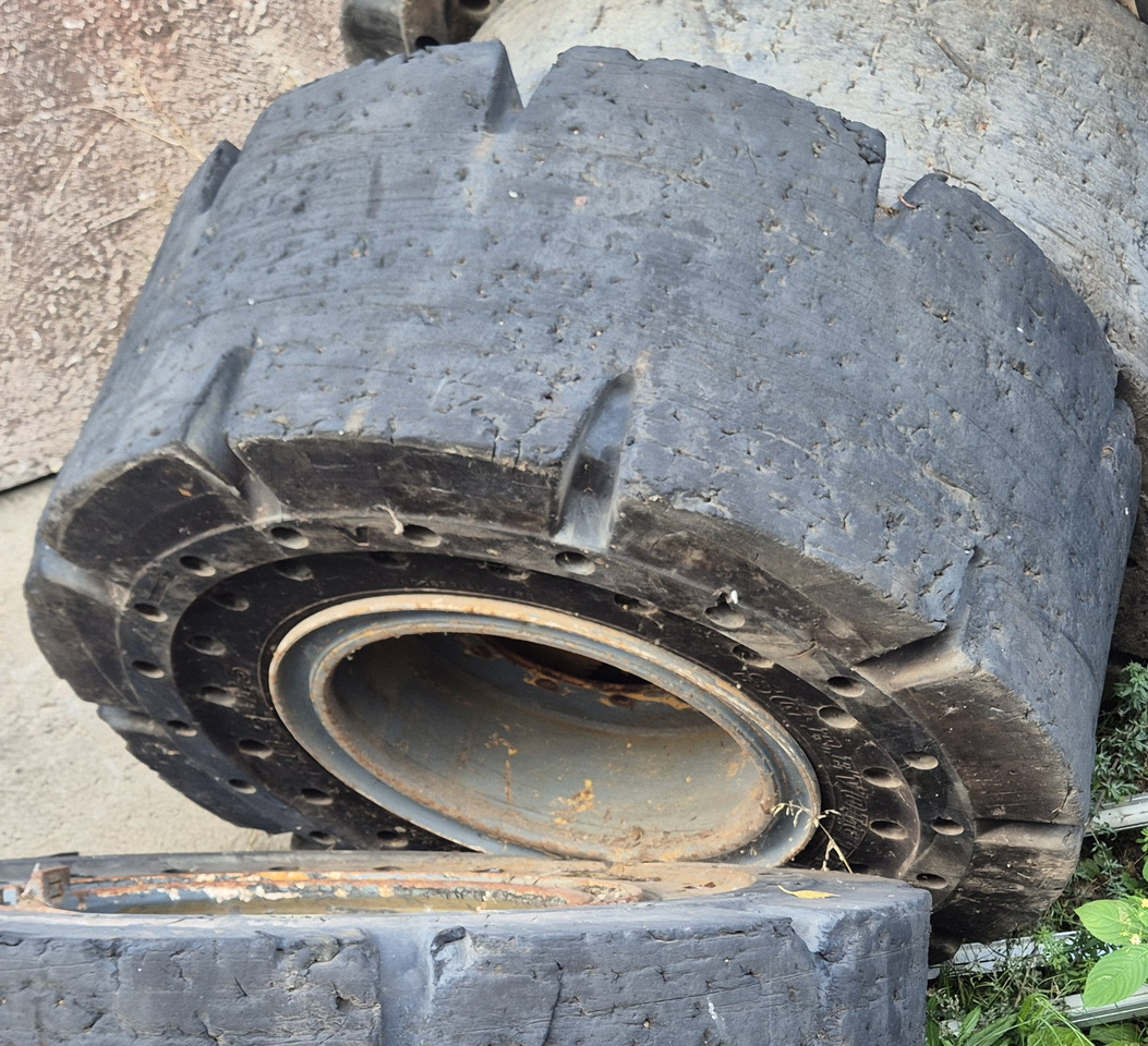 JCB 426, 435, 436 - Roue complète pour Chargeuse sur pneus: photos 1 JCB 426, 435, 436 - Roue complète pour Chargeuse sur pneus: photos 1