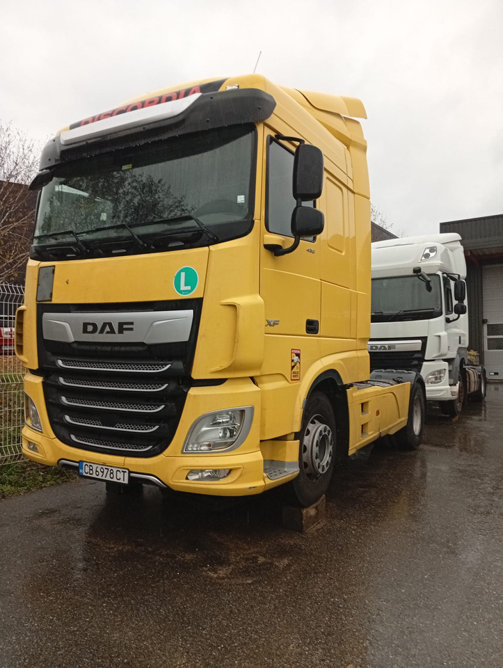 DAF XF430 - FR 73000, damaged engine - Tracteur routier: photos 3 DAF XF430 - FR 73000, damaged engine - Tracteur routier: photos 3