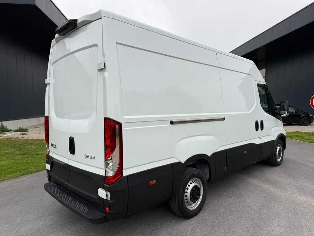 Iveco Daily 35-140 *L2H2*DISPO DE STOCK*Airco*Cruise control - Fourgon utilitaire: photos 5 Iveco Daily 35-140 *L2H2*DISPO DE STOCK*Airco*Cruise control - Fourgon utilitaire: photos 5