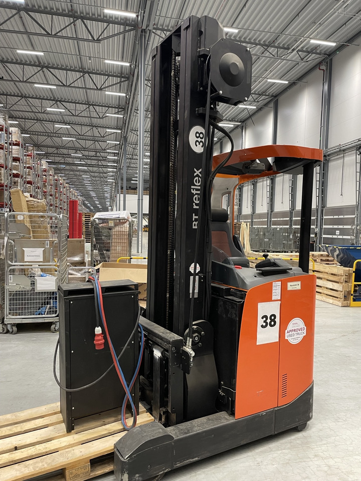 TOYOTA BT-RRE 160E - Chariot à mât rétractable: photos 5 TOYOTA BT-RRE 160E - Chariot à mât rétractable: photos 5