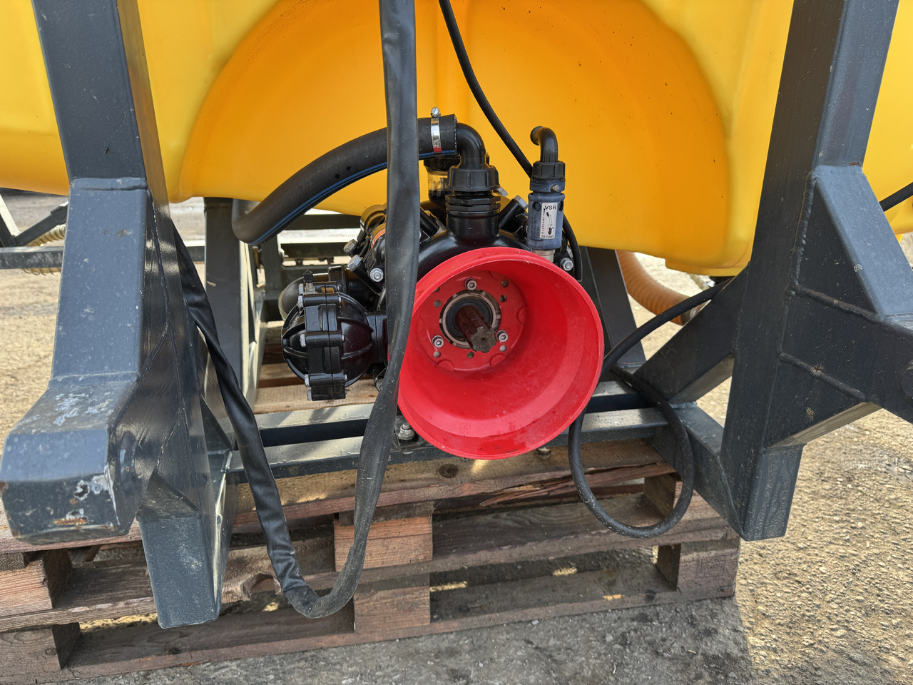 AKP 1200 - 2011 ROK - 12 M - Pulvé porté: photos 5 AKP 1200 - 2011 ROK - 12 M - Pulvé porté: photos 5