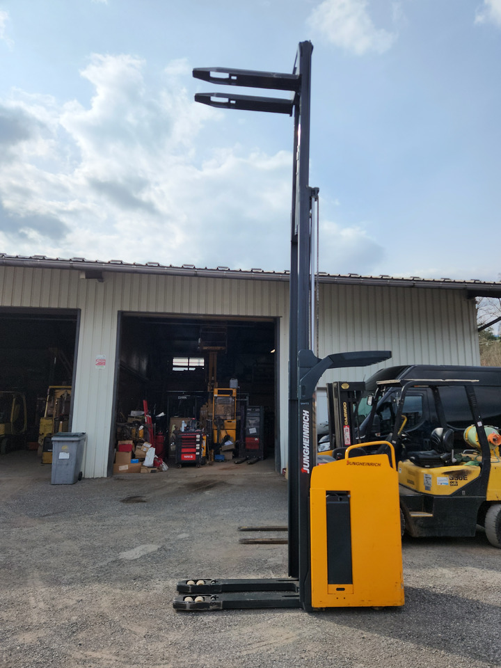 JUNGHEINRICH ESC 216z - Matériel de magasinage: photos 5 JUNGHEINRICH ESC 216z - Matériel de magasinage: photos 5