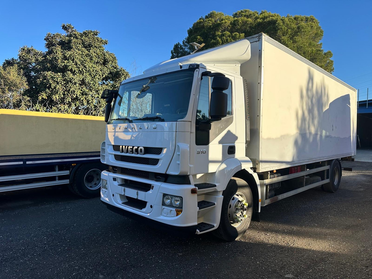 IVECO STRALIS 310 - Camion fourgon: photos 2 IVECO STRALIS 310 - Camion fourgon: photos 2