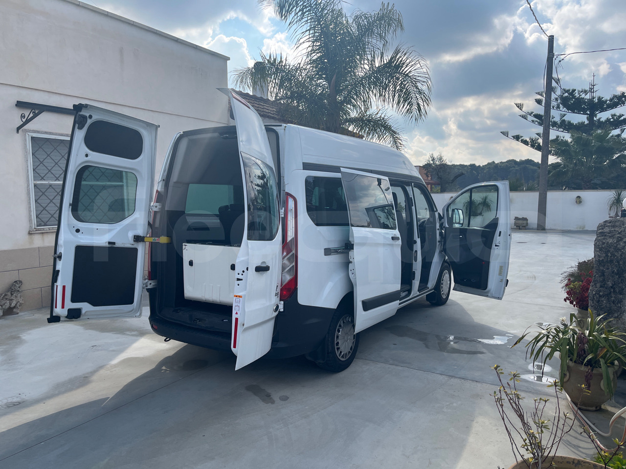 Ford Transit en crédit-bail Ford Transit: photos 8 Ford Transit en crédit-bail Ford Transit: photos 8