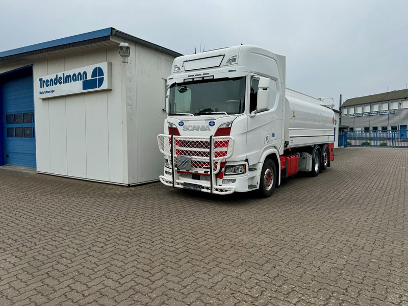 Scania R 500 Tankwagen Benzin-Diesel Oben und Unten Belfüllung - Camion citerne: photos 1 Scania R 500 Tankwagen Benzin-Diesel Oben und Unten Belfüllung - Camion citerne: photos 1