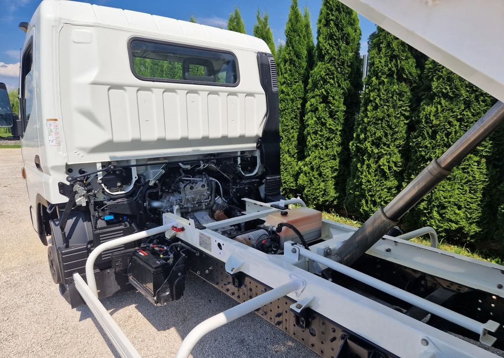 Mitsubishi CANTER 3C13 IVECO 3.0 EURO 5 - Utilitaire benne: photos 4 Mitsubishi CANTER 3C13 IVECO 3.0 EURO 5 - Utilitaire benne: photos 4