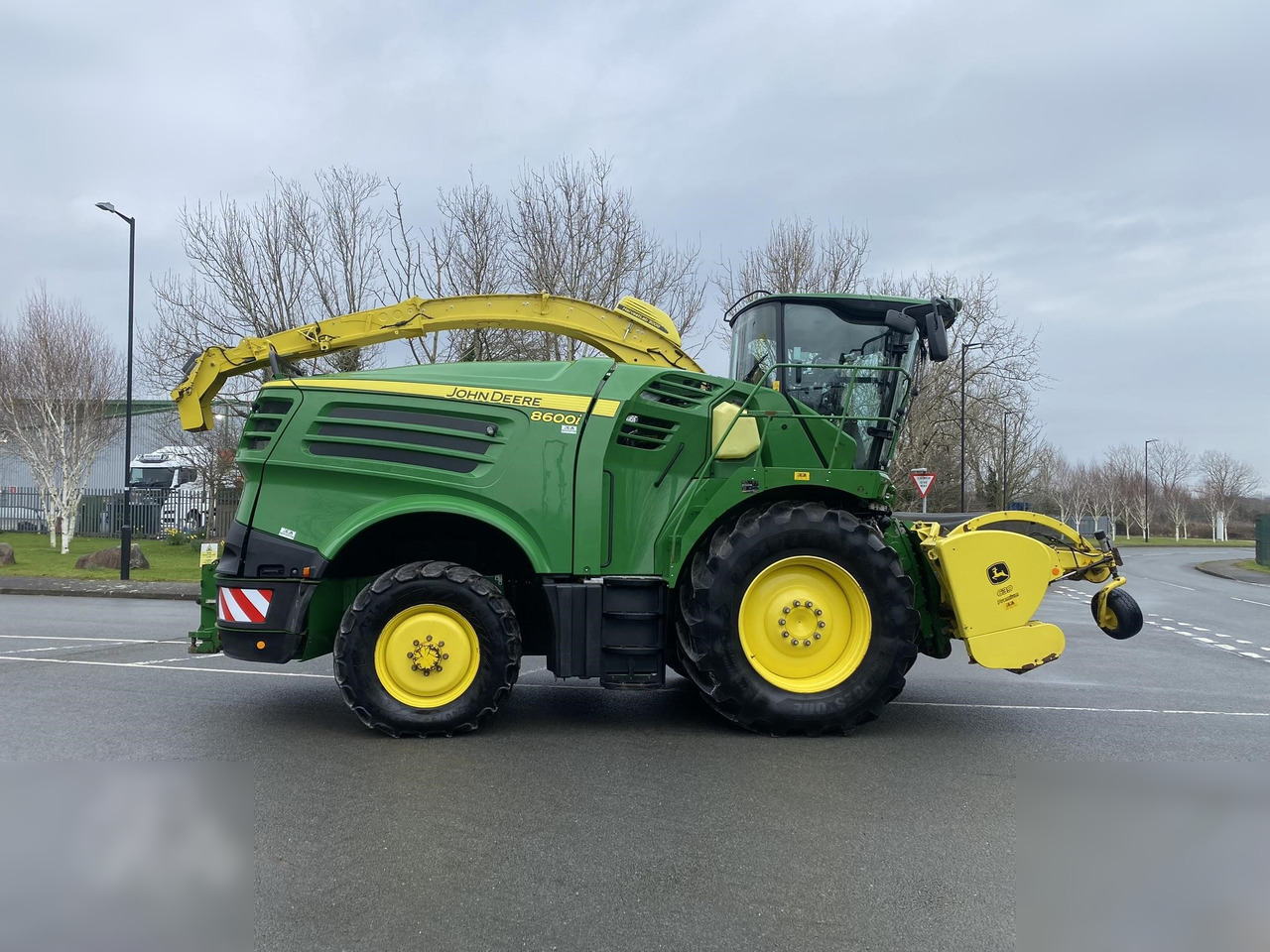 2020 JOHN DEERE 8600 - Ensileuse: photos 4 2020 JOHN DEERE 8600 - Ensileuse: photos 4