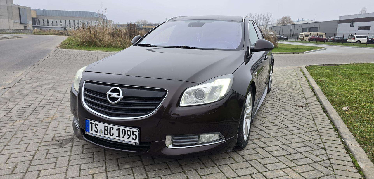 Opel Insignia - Voiture break: photos 1 Opel Insignia - Voiture break: photos 1