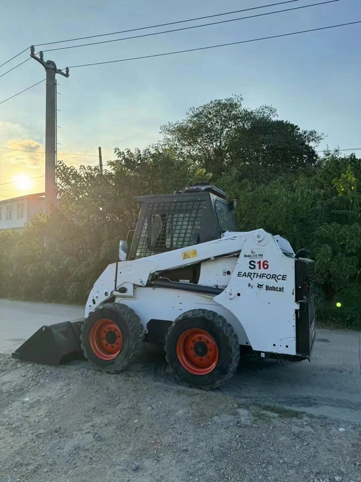 BOBCAT skid steer loader S16 - Mini chargeuse: photos 3 BOBCAT skid steer loader S16 - Mini chargeuse: photos 3