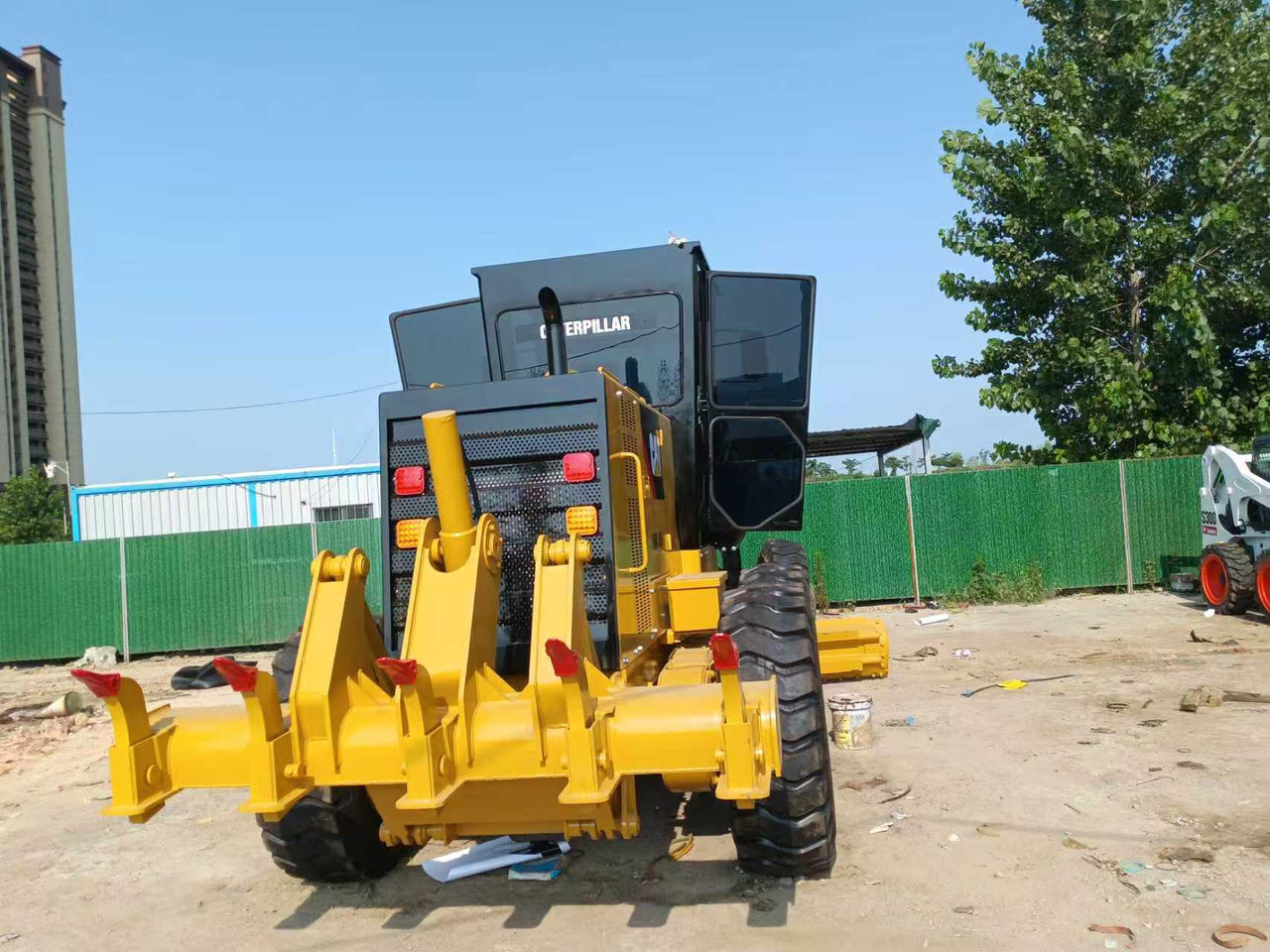 CATERPILLAR 140K used motor grader low price - Niveleuse: photos 3 CATERPILLAR 140K used motor grader low price - Niveleuse: photos 3