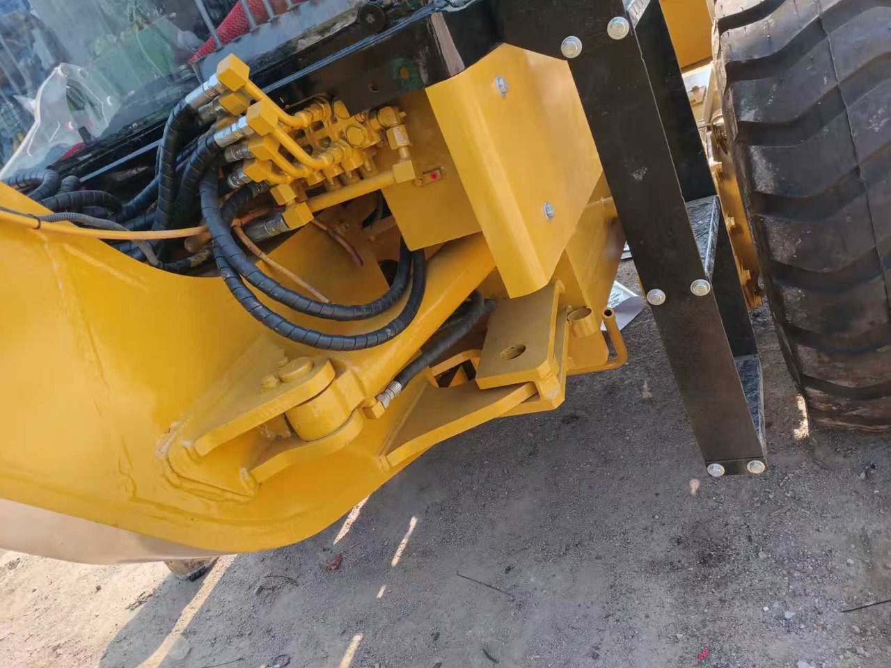 CATERPILLAR 140K used motor grader low price - Niveleuse: photos 5 CATERPILLAR 140K used motor grader low price - Niveleuse: photos 5