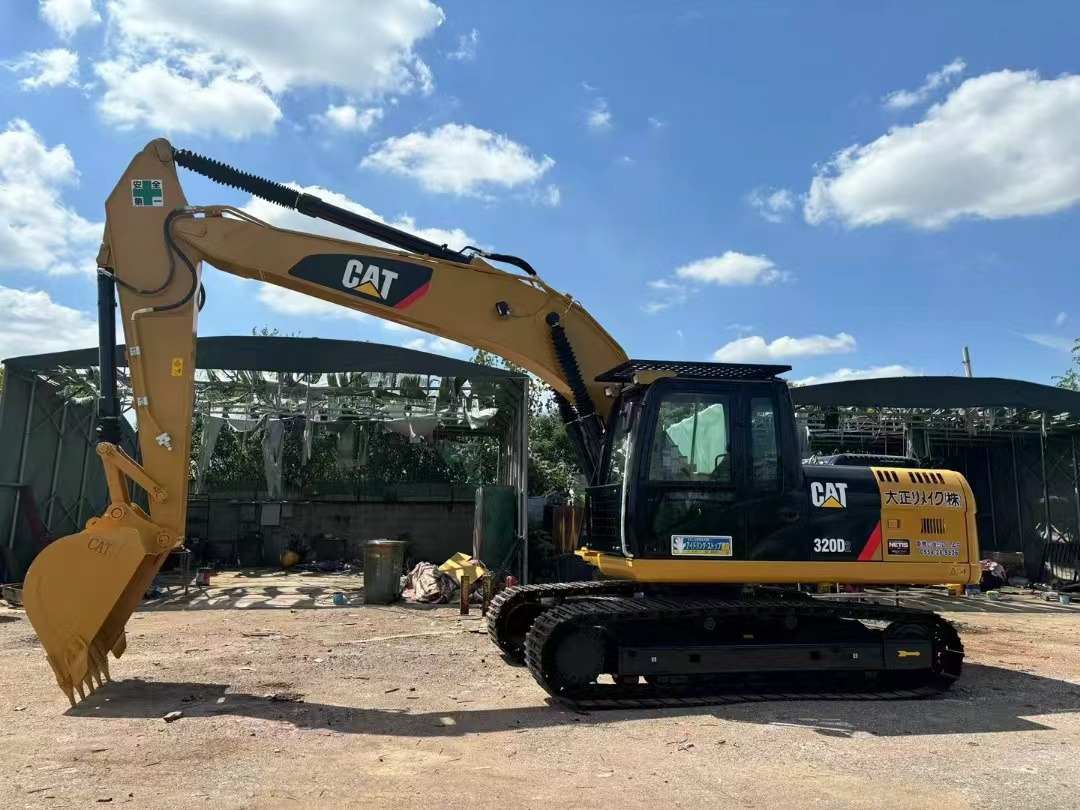 CATERPILLAR 320D2 - Pelle sur chenille: photos 2 CATERPILLAR 320D2 - Pelle sur chenille: photos 2
