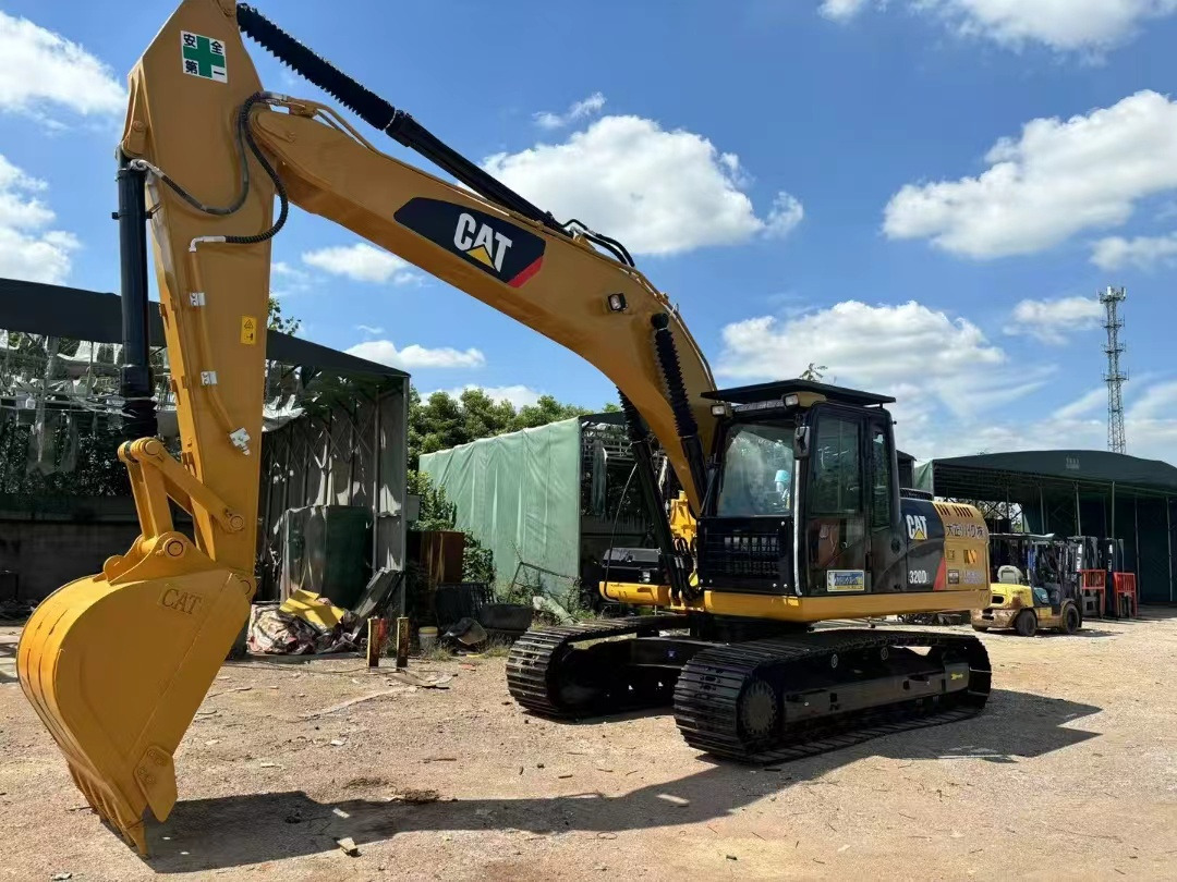 CATERPILLAR 320D2 - Pelle sur chenille: photos 1 CATERPILLAR 320D2 - Pelle sur chenille: photos 1