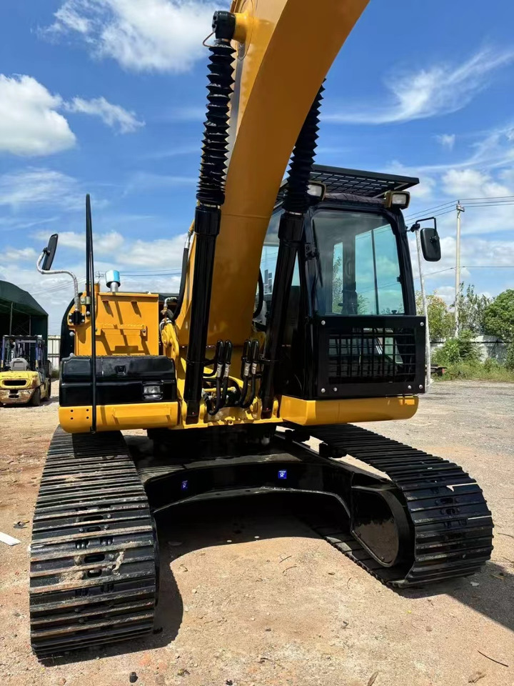 CATERPILLAR 320D2 - Pelle sur chenille: photos 3 CATERPILLAR 320D2 - Pelle sur chenille: photos 3