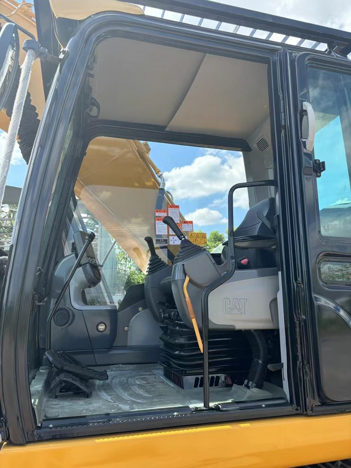 CATERPILLAR 320D2 - Pelle sur chenille: photos 5 CATERPILLAR 320D2 - Pelle sur chenille: photos 5