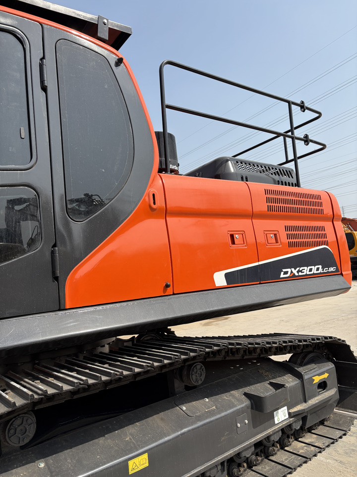 DOOSAN Dx300cl low work hours original excavator - Pelle sur chenille: photos 4 DOOSAN Dx300cl low work hours original excavator - Pelle sur chenille: photos 4