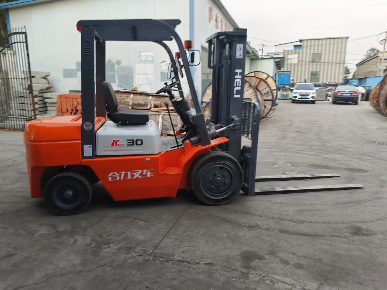 HELI k30 used 3 ton diesel forklift Customizable mast clamps low price - Chariot élévateur diesel: photos 1 HELI k30 used 3 ton diesel forklift Customizable mast clamps low price - Chariot élévateur diesel: photos 1