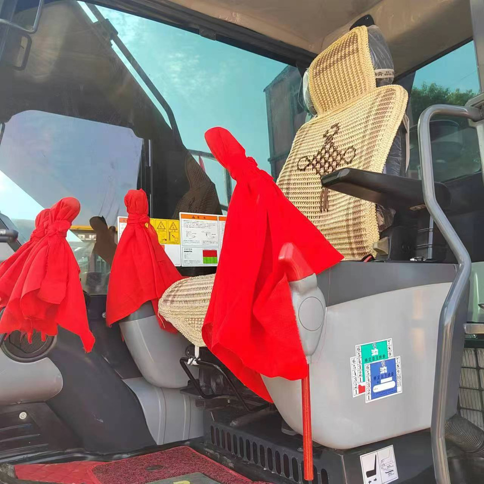 KOMATSU pc200-8N1 used japan brand crawler excavator - Pelle sur chenille: photos 3 KOMATSU pc200-8N1 used japan brand crawler excavator - Pelle sur chenille: photos 3