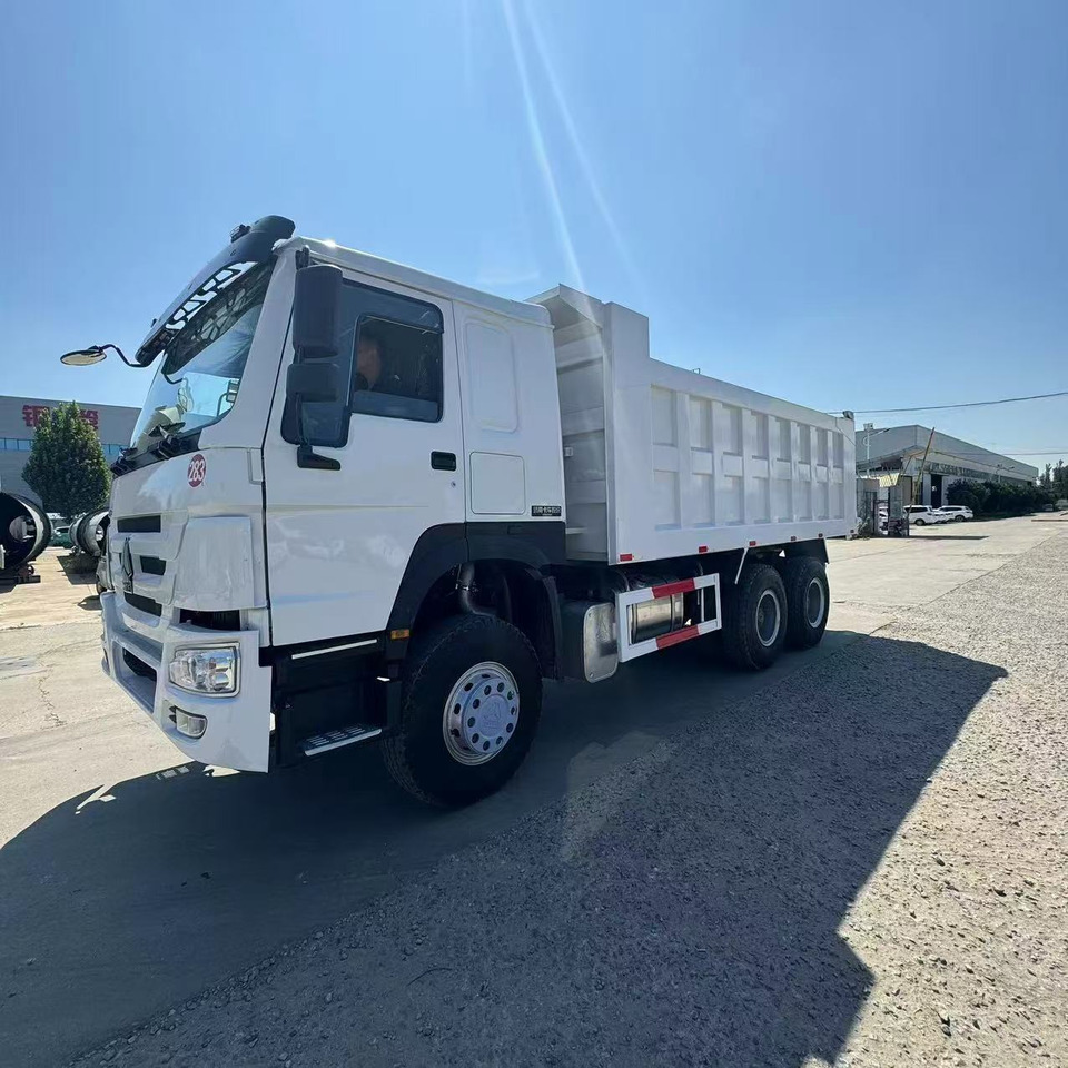 SINOTRUK howo 371 6x4 dump truck - Tombereau: photos 1 SINOTRUK howo 371 6x4 dump truck - Tombereau: photos 1