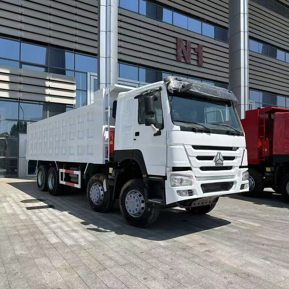 SINOTRUK howo 371 8x4 dump truck - Tombereau: photos 4 SINOTRUK howo 371 8x4 dump truck - Tombereau: photos 4