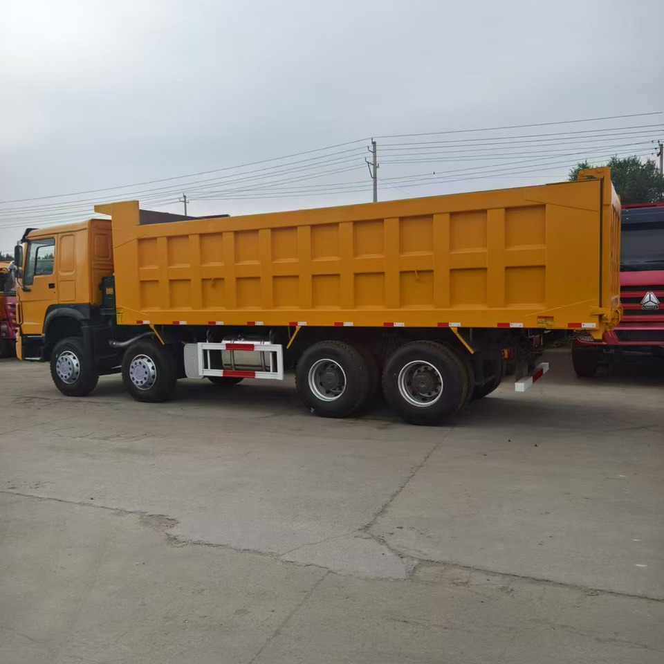 SINOTRUK howo 371 8x4 dump truck - Tombereau: photos 5 SINOTRUK howo 371 8x4 dump truck - Tombereau: photos 5