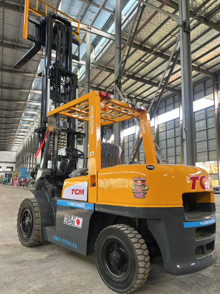 TCM fd50 japan brand original 5 ton diesel forklift 3 section 4.5m Customizable mast clamp side shift - Chariot élévateur diesel: photos 4 TCM fd50 japan brand original 5 ton diesel forklift 3 section 4.5m Customizable mast clamp side shift - Chariot élévateur diesel: photos 4