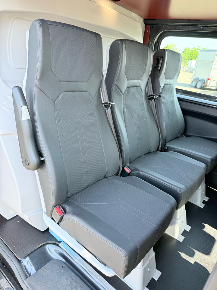 Fourgon utilitaire neuf RENAULT Trafic: photos 16