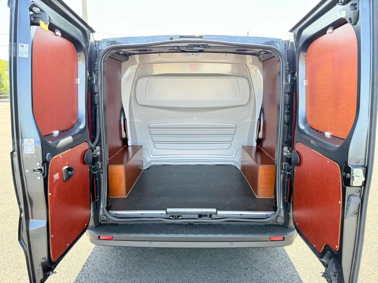 Fourgon utilitaire neuf RENAULT Trafic: photos 18