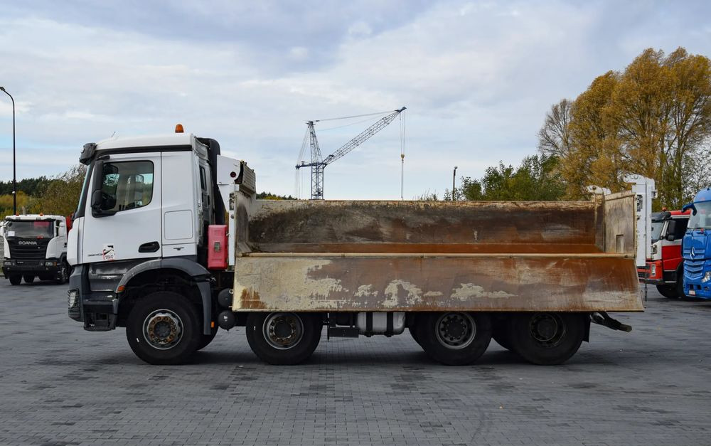 Camion benne Mercedes-Benz AROCS 3243 / 8x4 / EURO 6 / WYWROTKA / MELLER KIPPER / HYDROBURTA / AUTOMAT / SERWISOWANY / SPROWADZONY: photos 11 Camion benne Mercedes-Benz AROCS 3243 / 8x4 / EURO 6 / WYWROTKA / MELLER KIPPER / HYDROBURTA / AUTOMAT / SERWISOWANY / SPROWADZONY: photos 11