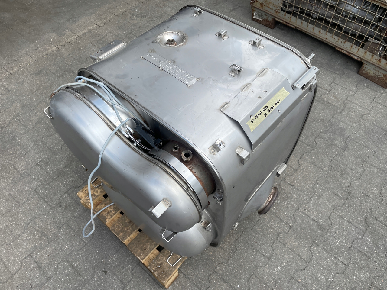 KATALIZATOR MAN TGX TGS EURO 6 DPF TŁUMIK WYDECH 81151036114 - Tube d'echappement pour Camion: photos 1 KATALIZATOR MAN TGX TGS EURO 6 DPF TŁUMIK WYDECH 81151036114 - Tube d'echappement pour Camion: photos 1