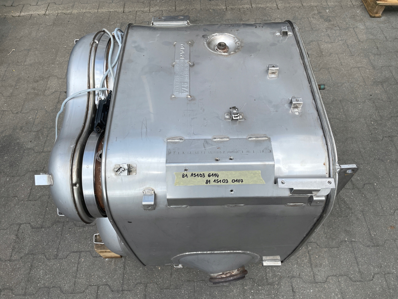 KATALIZATOR MAN TGX TGS EURO 6 DPF TŁUMIK WYDECH 81151036114 - Tube d'echappement pour Camion: photos 2 KATALIZATOR MAN TGX TGS EURO 6 DPF TŁUMIK WYDECH 81151036114 - Tube d'echappement pour Camion: photos 2