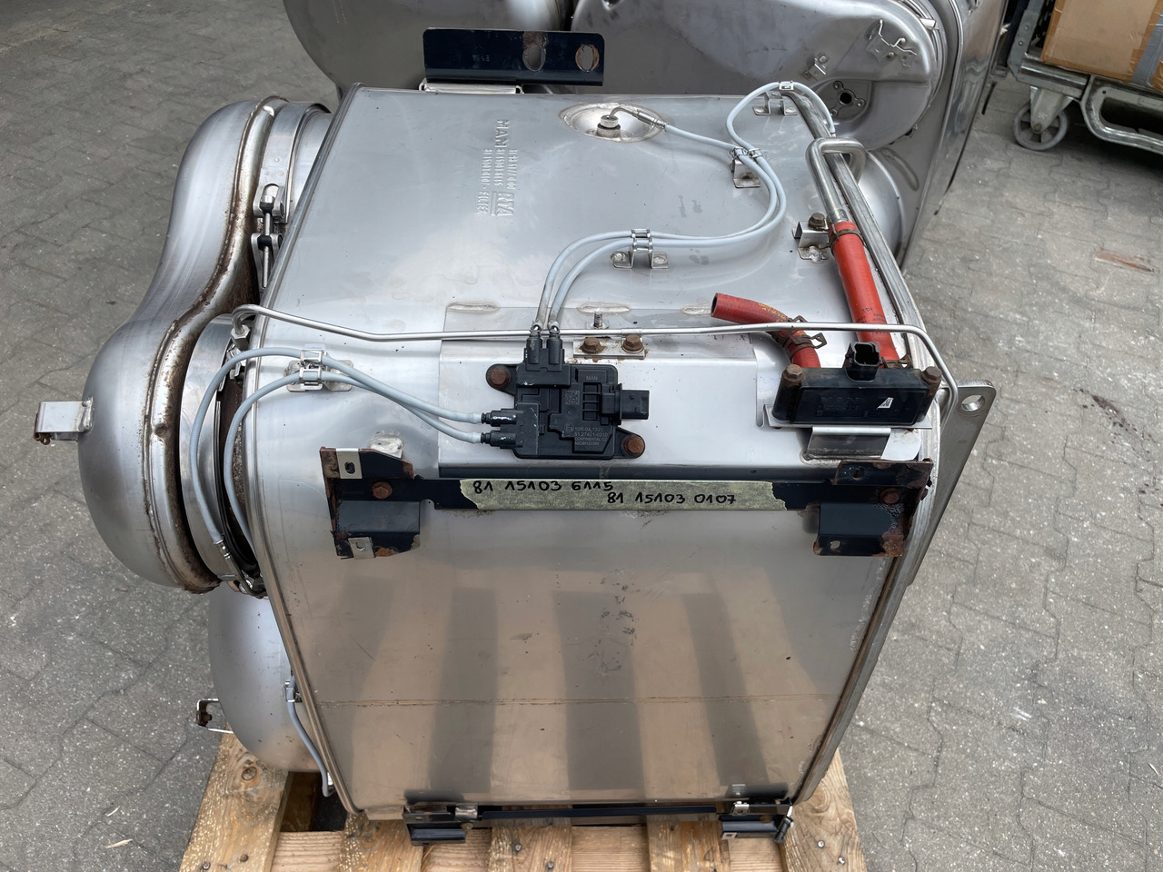 KATALIZATOR MAN TGX TGS EURO 6 DPF TŁUMIK WYDECH 81151036115 - Tube d'echappement pour Camion: photos 2 KATALIZATOR MAN TGX TGS EURO 6 DPF TŁUMIK WYDECH 81151036115 - Tube d'echappement pour Camion: photos 2