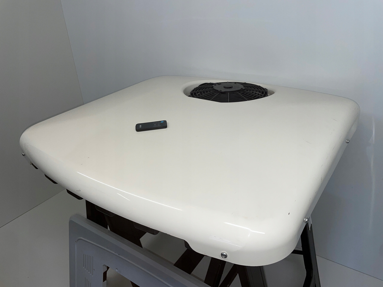 KLIMATYZACJA POSTOJOWA PILOT SLIMCOOL FACTORY PREP DAF SCANIA MC1507523 - Compresseur de climatisation pour Camion: photos 3 KLIMATYZACJA POSTOJOWA PILOT SLIMCOOL FACTORY PREP DAF SCANIA MC1507523 - Compresseur de climatisation pour Camion: photos 3