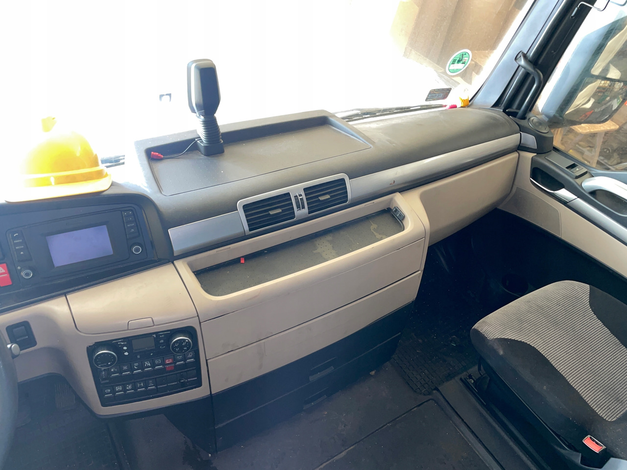 KOMPLETNA KABINA MAN TGX XXL EURO 6 LIFT JASNY ŚRODEK - Cabine pour Camion: photos 3 KOMPLETNA KABINA MAN TGX XXL EURO 6 LIFT JASNY ŚRODEK - Cabine pour Camion: photos 3