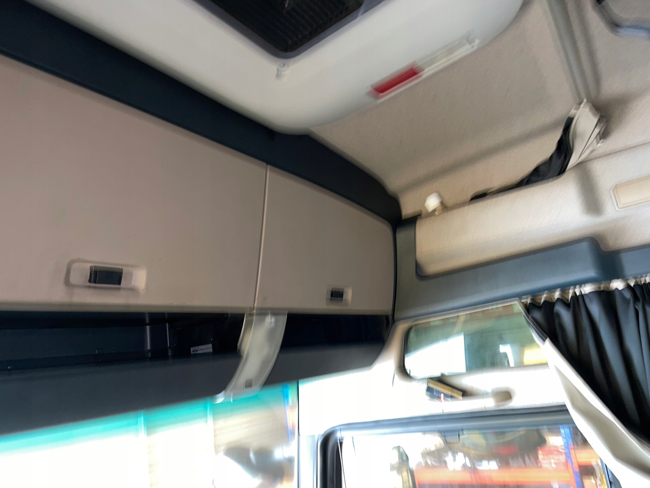 KOMPLETNA KABINA MAN TGX XXL EURO 6 LIFT JASNY ŚRODEK - Cabine pour Camion: photos 4 KOMPLETNA KABINA MAN TGX XXL EURO 6 LIFT JASNY ŚRODEK - Cabine pour Camion: photos 4