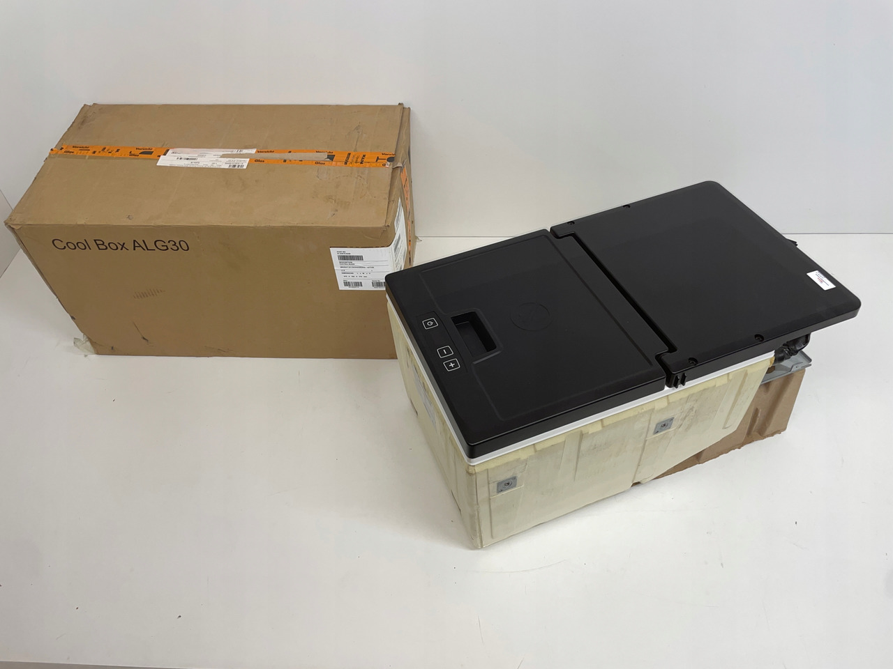 LODÓWKA CHŁODZIARKA MAN TGS TGL TGM 3 TGS3 EURO 6 81639106400 - Cabine et intérieur pour Camion: photos 2 LODÓWKA CHŁODZIARKA MAN TGS TGL TGM 3 TGS3 EURO 6 81639106400 - Cabine et intérieur pour Camion: photos 2