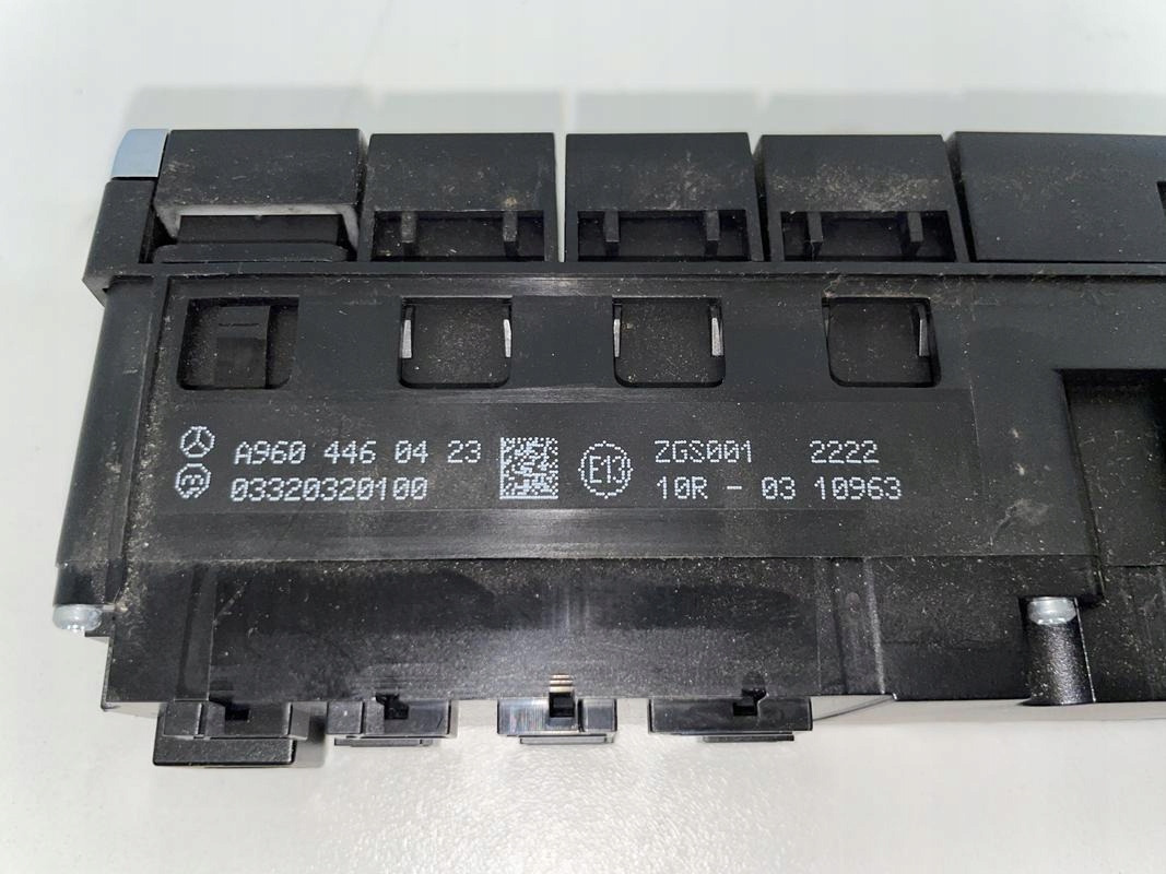 MODUŁ ŚWIATEŁ AWARYJNYCH ACTROS MP 4 A9604460423 - Panel de instrumentos pour Camion: photos 3 MODUŁ ŚWIATEŁ AWARYJNYCH ACTROS MP 4 A9604460423 - Panel de instrumentos pour Camion: photos 3