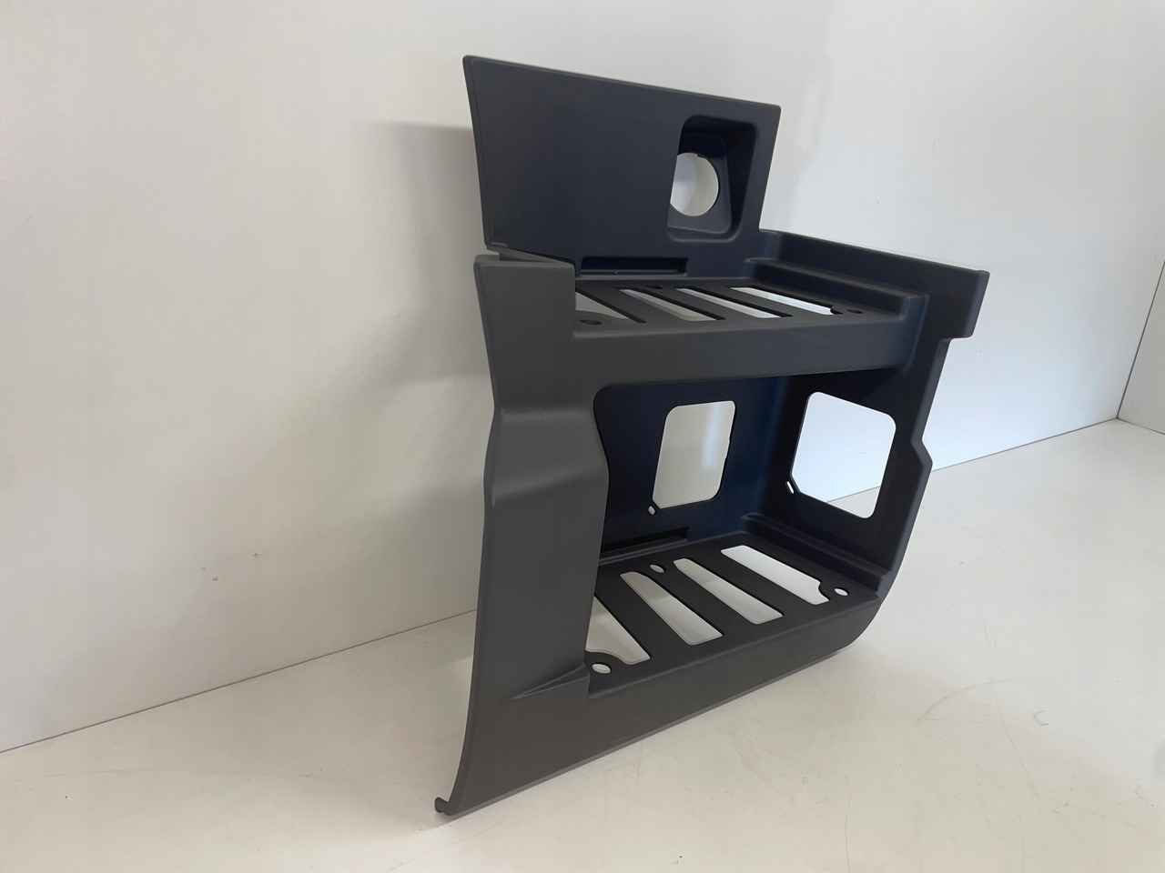 STOPNICA DOLNY STOPIEŃ PRAWY MAN TGS TGXS TG-3 81615200092 - Marchepied pour Camion: photos 2 STOPNICA DOLNY STOPIEŃ PRAWY MAN TGS TGXS TG-3 81615200092 - Marchepied pour Camion: photos 2