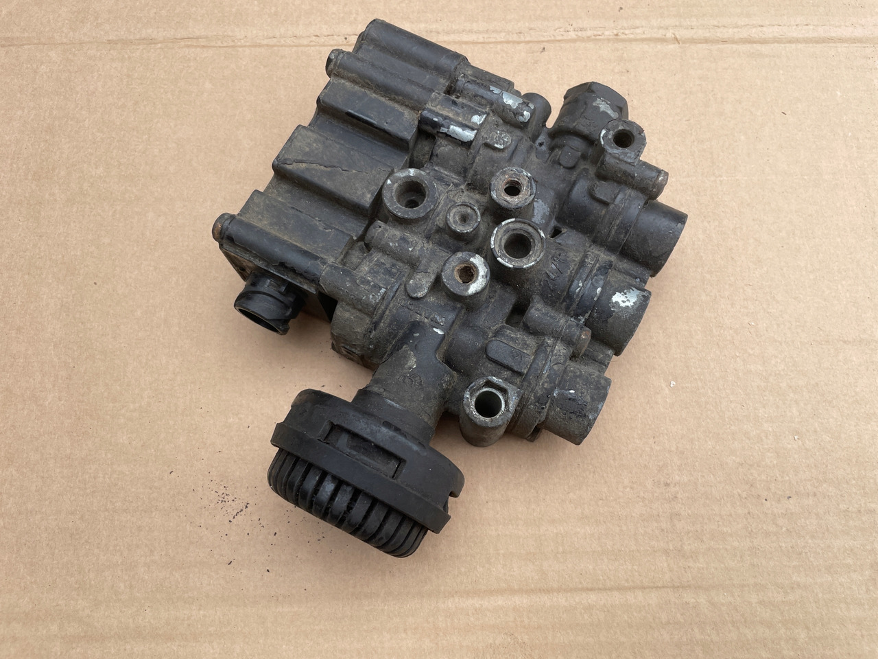 ZAWÓR PODUSZEK ECAS MAN TGA TGX TGS 4729000550 - Suspension pneumatique pour Camion: photos 1 ZAWÓR PODUSZEK ECAS MAN TGA TGX TGS 4729000550 - Suspension pneumatique pour Camion: photos 1