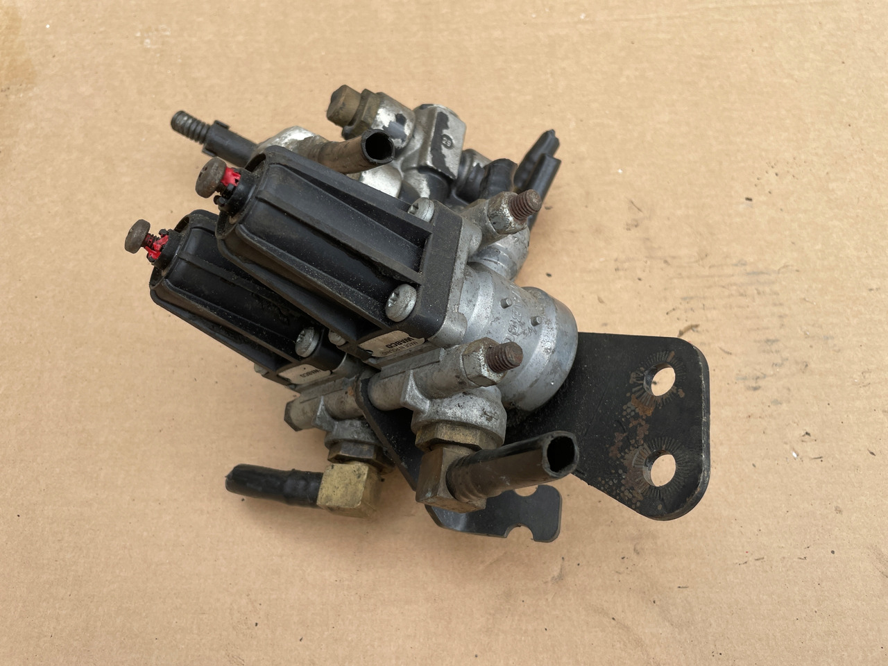 ZAWÓR REDUKCUJNY REDUKTOR CIŚNIENIA MAN TGA TGX TGS 4750103000 - Suspension pneumatique pour Camion: photos 5 ZAWÓR REDUKCUJNY REDUKTOR CIŚNIENIA MAN TGA TGX TGS 4750103000 - Suspension pneumatique pour Camion: photos 5