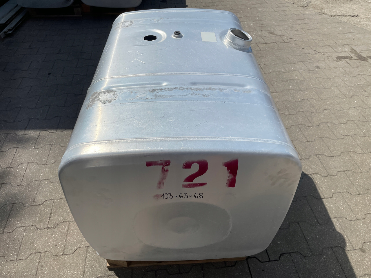 ZBIORNIK PALIWA MAN TGX TGS 390 L 400 L 81122016919 - Réservoir de carburant pour Camion: photos 3 ZBIORNIK PALIWA MAN TGX TGS 390 L 400 L 81122016919 - Réservoir de carburant pour Camion: photos 3