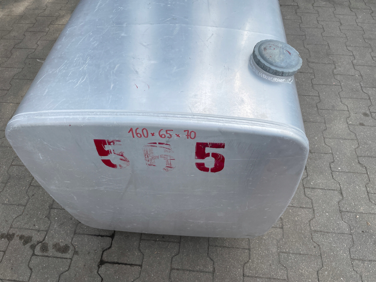 ZBIORNIK PALIWA VOLVO FH 12 FH12 20393553 - Réservoir de carburant pour Camion: photos 3 ZBIORNIK PALIWA VOLVO FH 12 FH12 20393553 - Réservoir de carburant pour Camion: photos 3